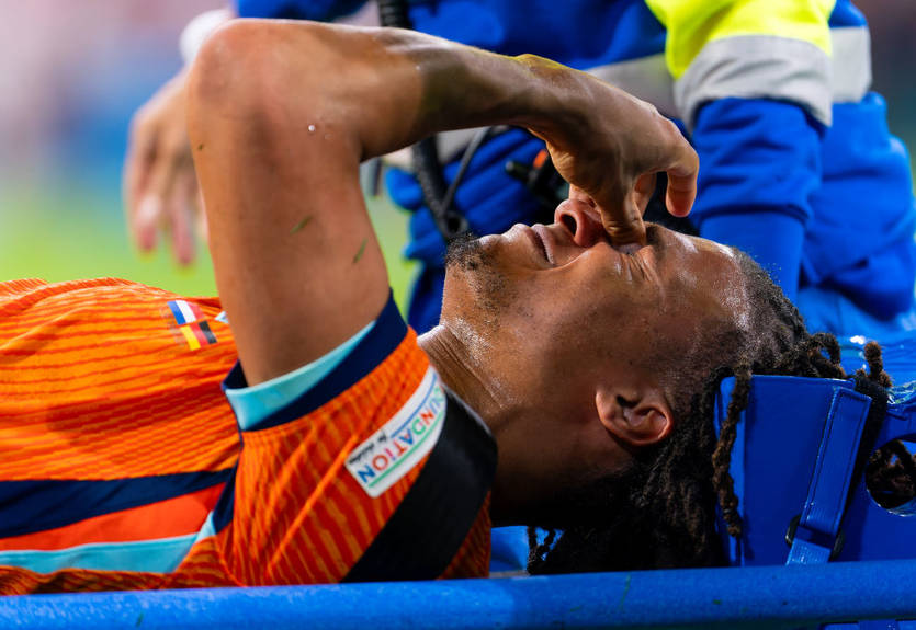 Захисник збірної Нідерландів не дограв матч з Німеччиною через важку травму