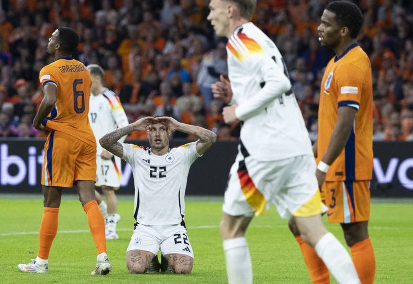 Нидерланды и Германия в жарком матче разошлись результативной ничьей