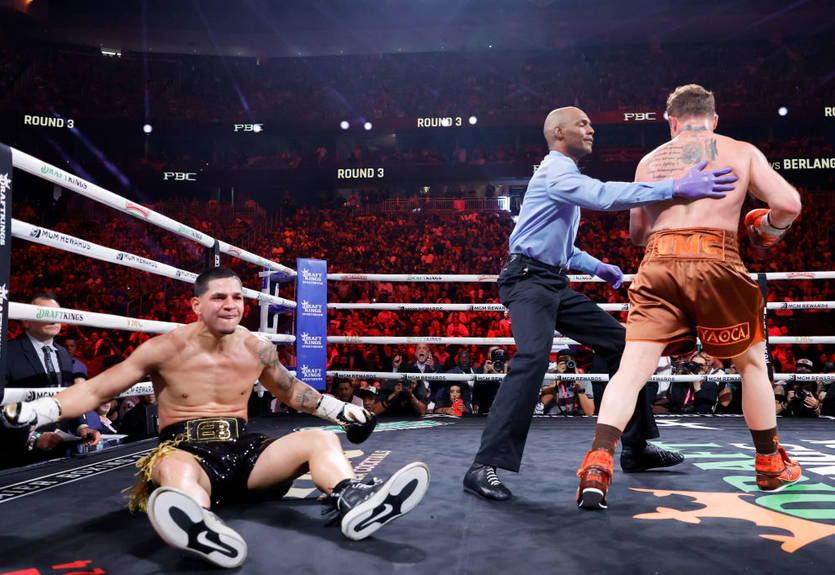 Альварес победил Берлангу единогласным решением судей Альварес победил Берлангу единогласным решением судей