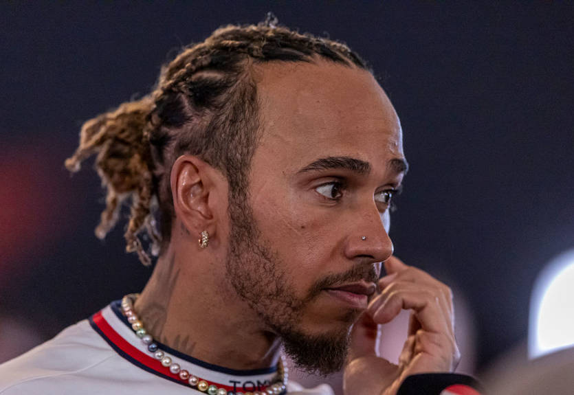 Хэмилтон и Окон стартуют с пит-лейн на Гран-при Азербайджана Хэмилтон и Окон стартуют с пит-лейн на Гран-при Азербайджана