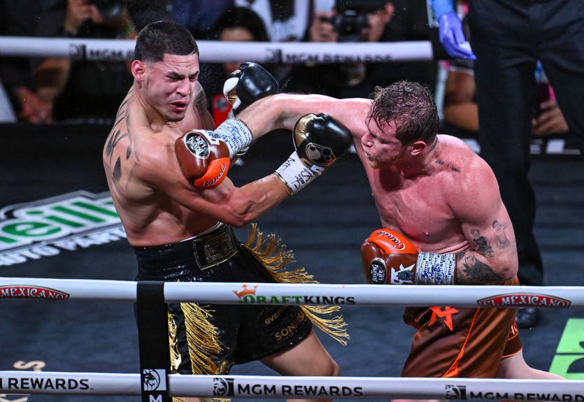 Альварес с нокдауном разобрался с Берлангой: видео лучших моментов боя