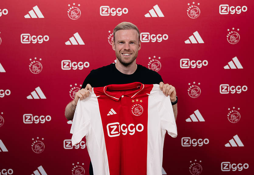 Звездное возвращение - экс-игрок Интера в третий раз стал футболистом Аякса