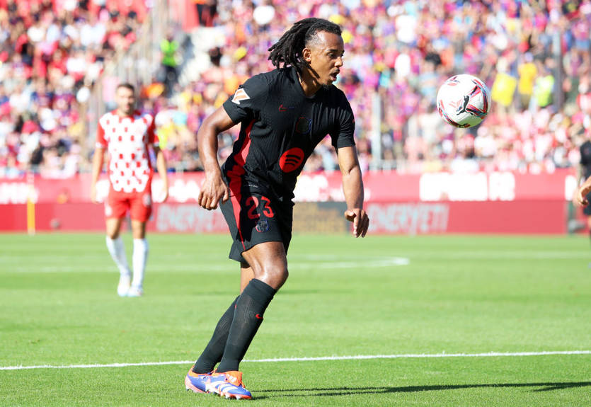 Арсенал нацелился на звездного защитника Барселоны