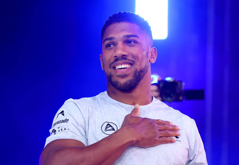 Джошуа виявився на 2 кг важчим за Дюбуа на фінальному зважуванні перед боєм Джошуа виявився на 2 кг важчим за Дюбуа на фінальному зважуванні перед боєм