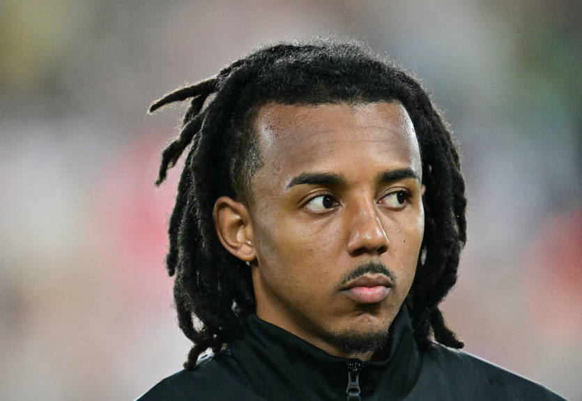 Челси сразится с Арсеналом за звезду Барселоны Челси сразится с Арсеналом за звезду Барселоны