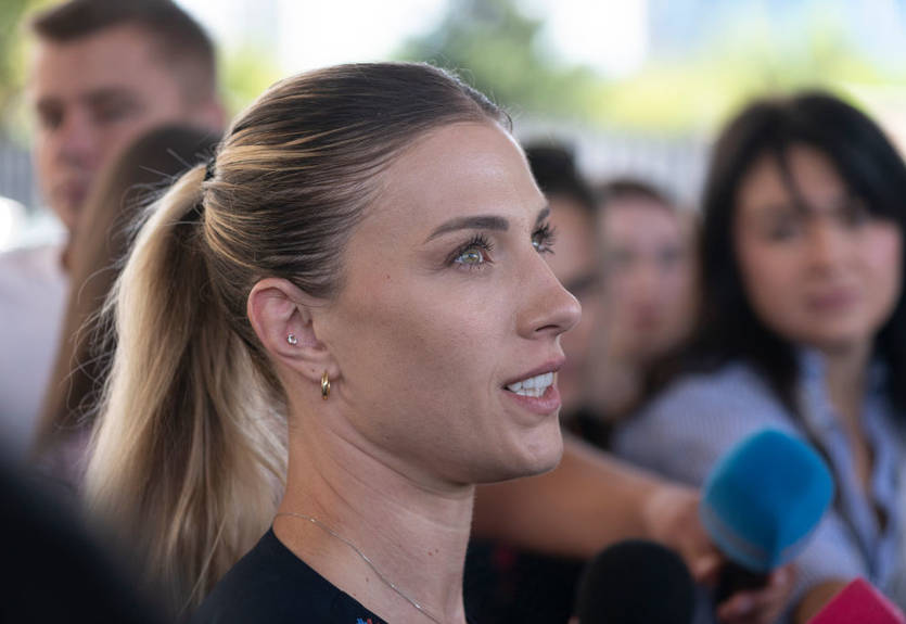 Закулисье и откровенные карды: Харлан показала, как проходила ее фотосессия для Playboy