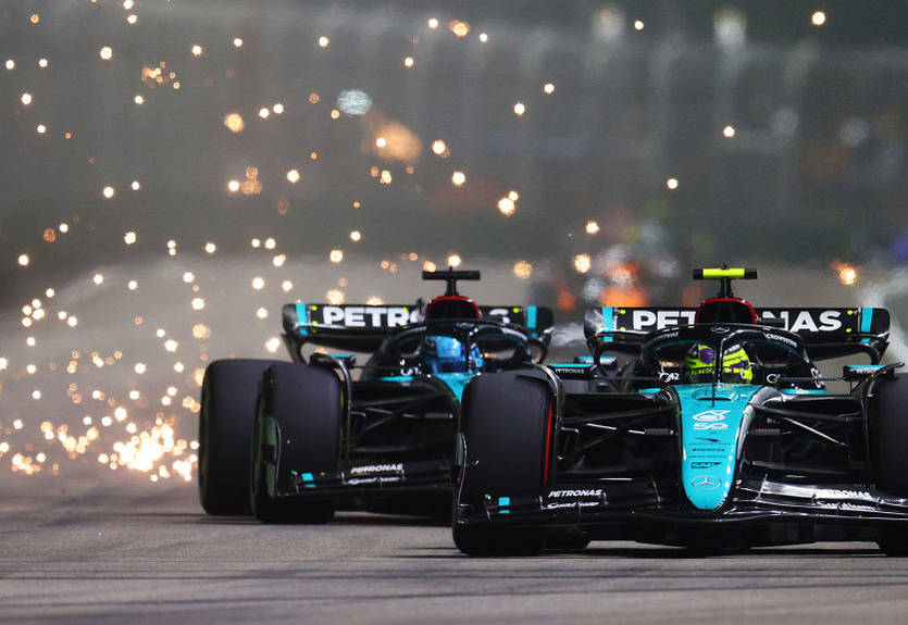 Пілоти Мерседес отримали тепловий удар на Гран-прі Сінгапуру Пілоти Мерседес отримали тепловий удар на Гран-прі Сінгапуру