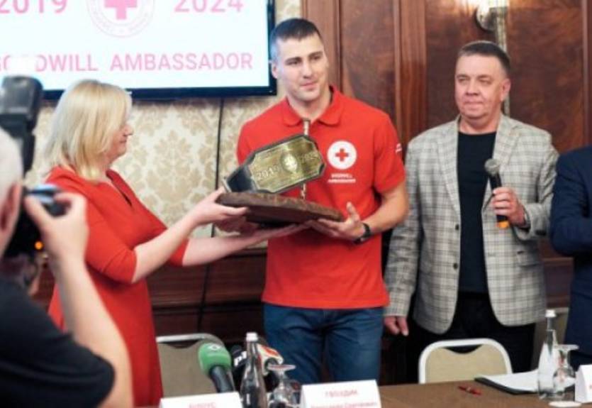 Александр Гвоздик стал Послом Красного Креста