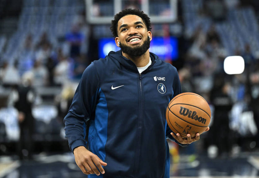 Нікс отримали зіркового центрового в обмін на двох своїх гравців і пік першого раунду Нікс отримали зіркового центрового в обмін на двох своїх гравців і пік першого раунду