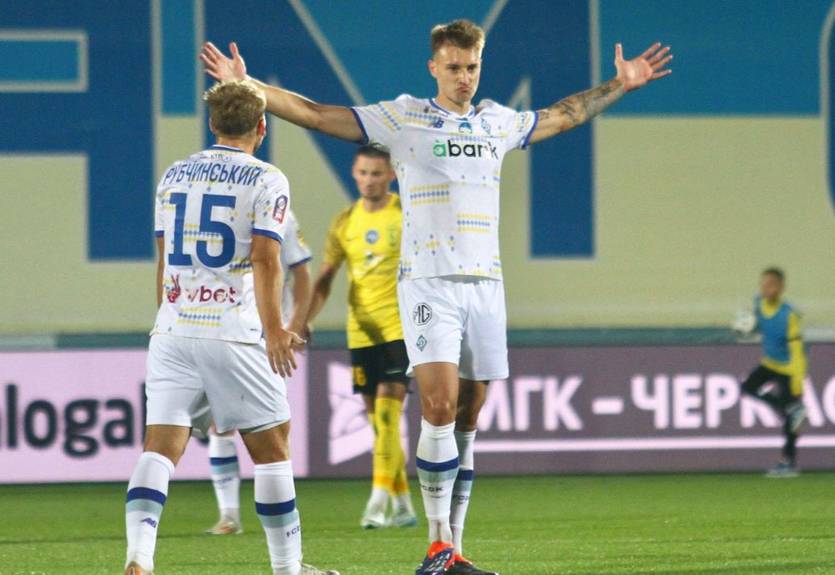 Бражко забил гол с центра поля в матче Левый Берег - Динамо Бражко забил гол с центра поля в матче Левый Берег - Динамо