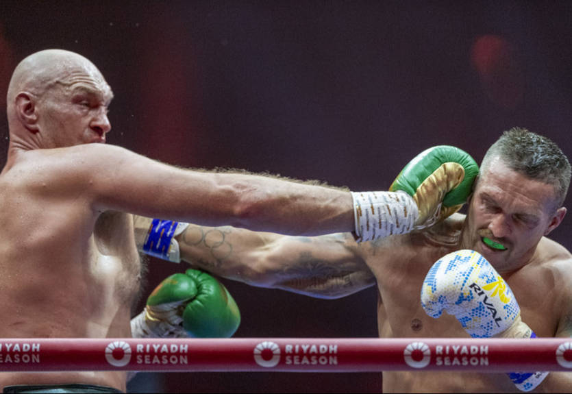 Тренер Дюбуа предсказал победителя реванша Усик - Фьюри