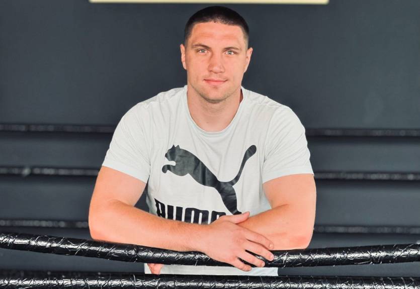 Сиренко нокаутировал соперника мощной двойкой