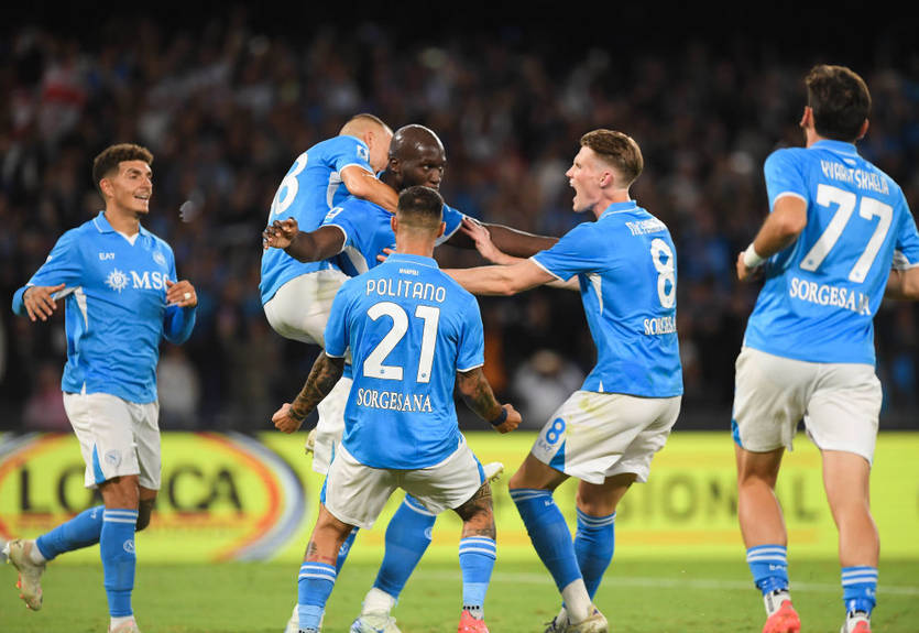 Наполі закріпився на вершині турнірної таблиці, обігравши Комо