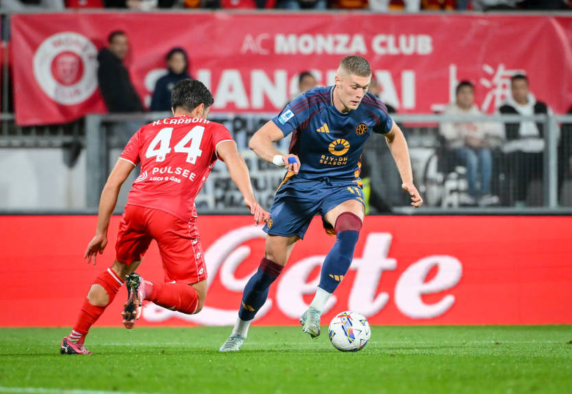 Розібрався з усім захистом і забив: четвертий гол Довбика за Рому в огляді матчу з Монцою