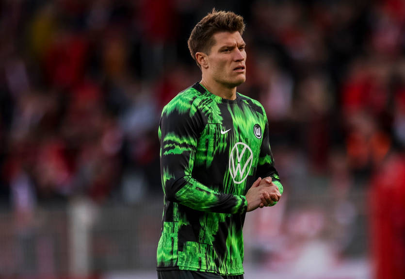 Форвард клуба Бундеслиги попал в скандал, назвав форму с элементами радуги "гейским дерьмом"