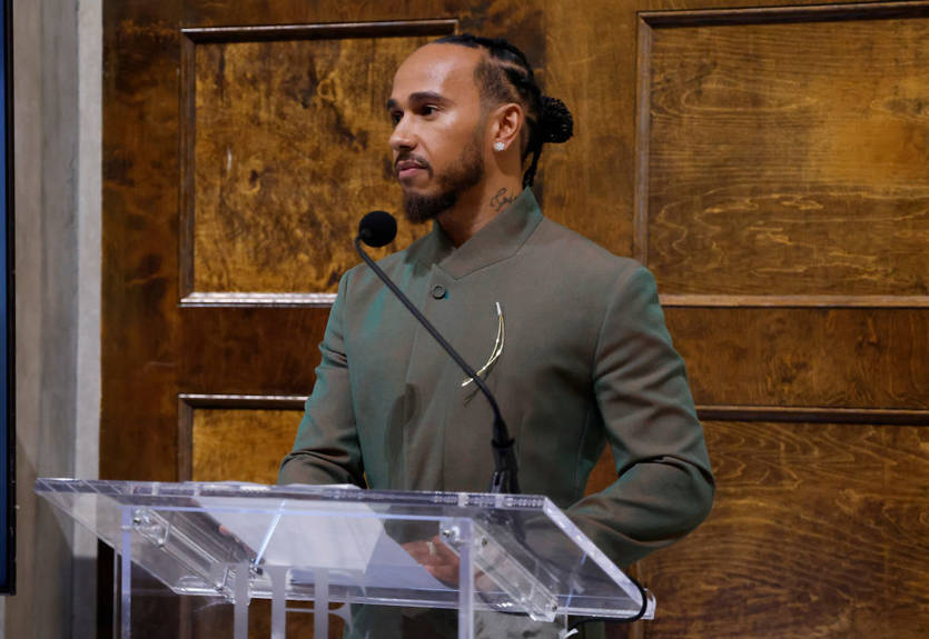 Штайнер: Якщо Гемілтон принесе Феррарі титул, він опиниться у Ватикані Штайнер: Якщо Гемілтон принесе Феррарі титул, він опиниться у Ватикані