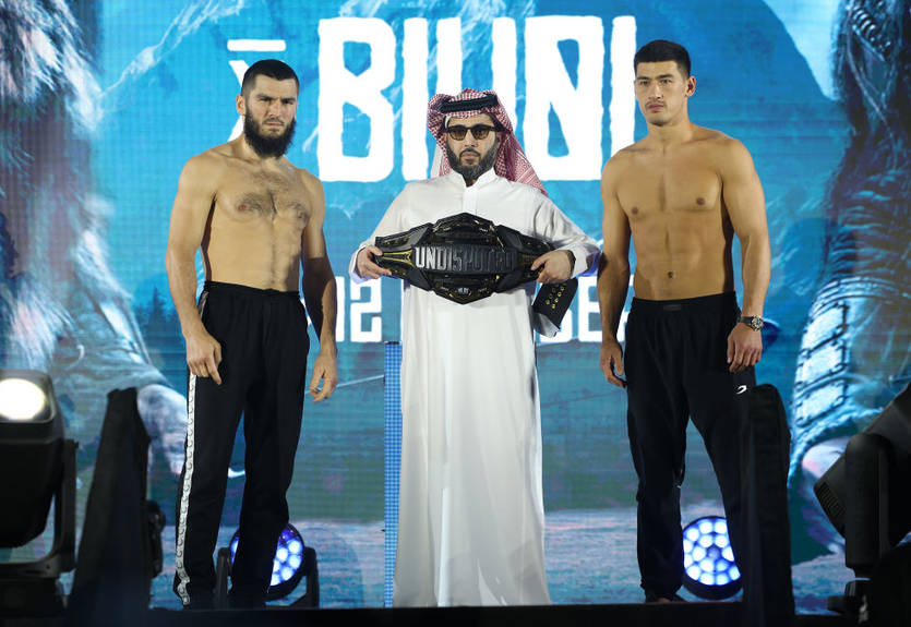 Бетербиев и Бивол провели взвешивание и дуэль взглядов