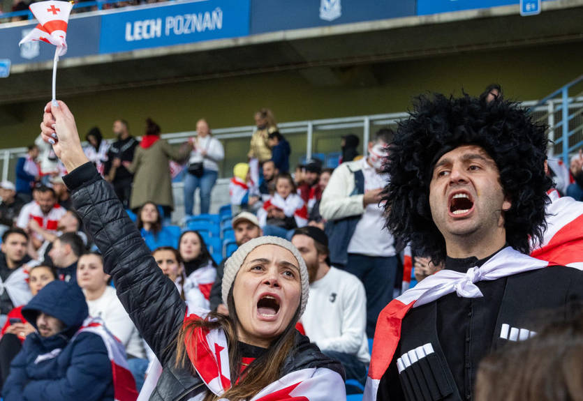 Грузинські вболівальники заспівали найпопулярнішу пісню про путіна в матчі з Україною Грузинські вболівальники заспівали найпопулярнішу пісню про путіна в матчі з Україною