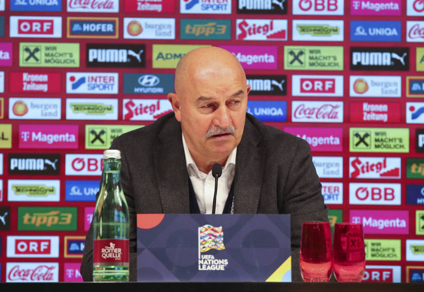 Российского тренера сборной Казахстана наказали за неуважение к местному языку