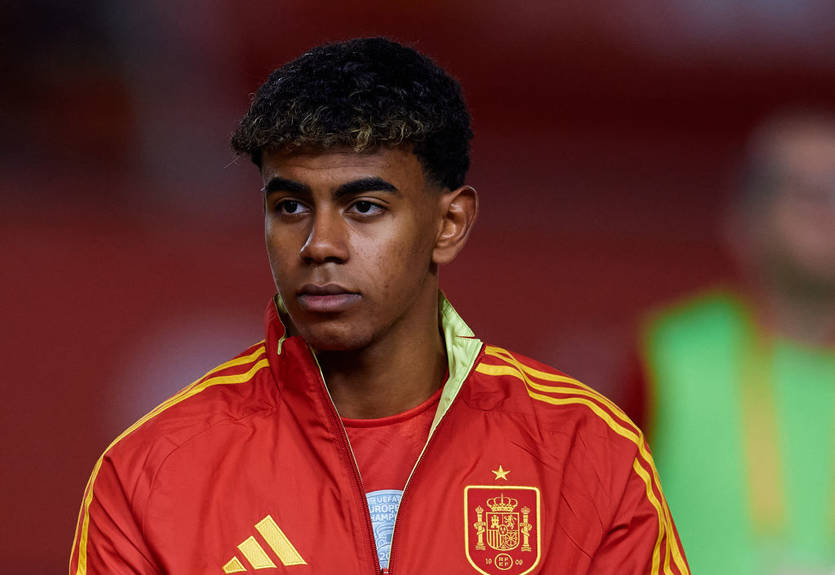 Экс-игрок Барселоны - о сравнении Ямаля и Месси: Ламину надо идти своим путем Экс-игрок Барселоны - о сравнении Ямаля и Месси: Ламину надо идти своим путем