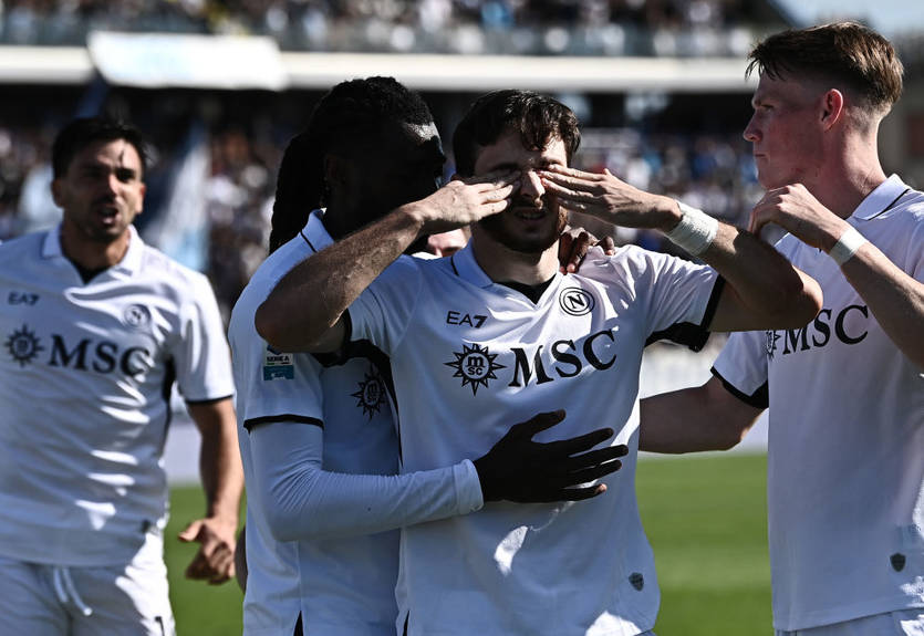 Наполи благодаря голу с пенальти победил Эмполи