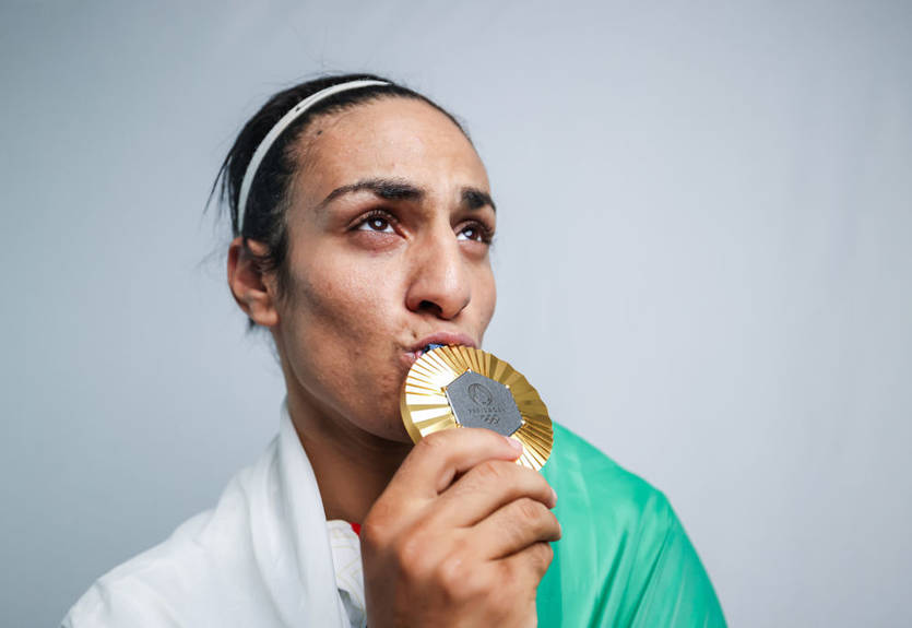 Алжирская боксерка, которую подозревали в том, что она мужчина, перейдет в профессионалки