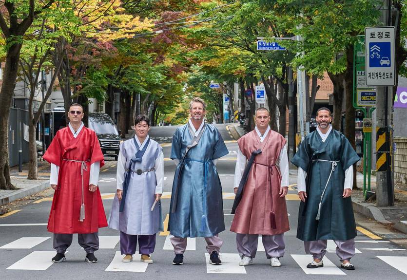 Легенды Манчестер Юнайтед в изящных нарядах приобщились к культуре своего экс-одноклубника