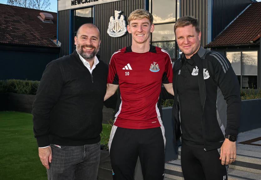 Ньюкасл все же продлил контракт с проблемным вингером