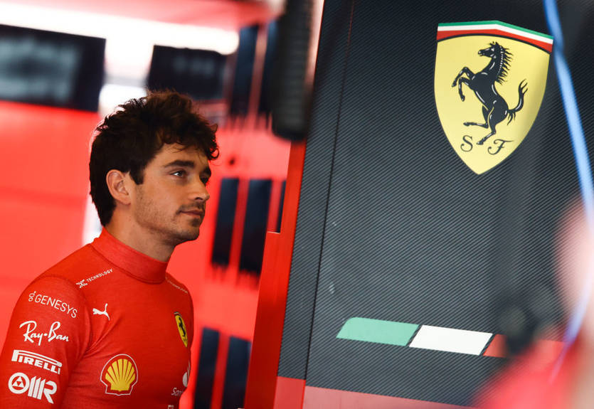 Пілот Феррарі спробував себе за штурвалом винищувача