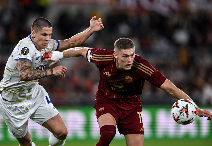 Довбик забил, а Рома нанесла Динамо третье поражение в Лиге Европы: видео лучших моментов матча Довбик забил, а Рома нанесла Динамо третье поражение в Лиге Европы: видео лучших моментов матча