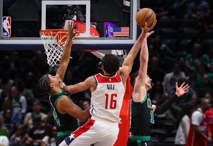 НБА: Сакраменто с Ленем проиграл, победы Далласа и Бостона