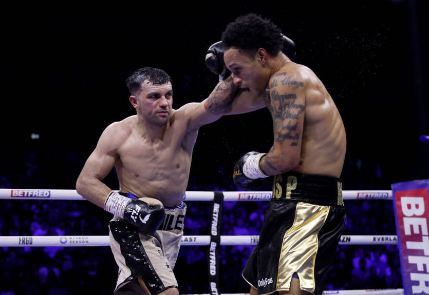 Кэттеролл одолел Прогрейса в ярком бою с обоюдными нокдаунами