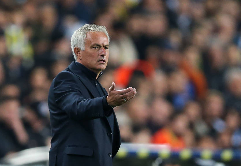 Моуринью получил повреждение во время тренировки - он получил по ногам от игрока