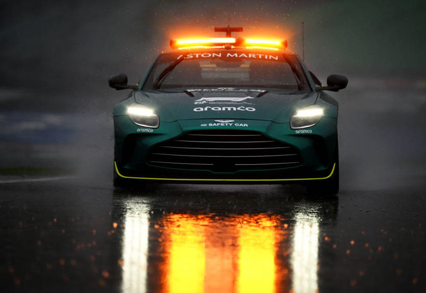 Квалификацию Гран-при Бразилии перенесли из-за сильного дождя