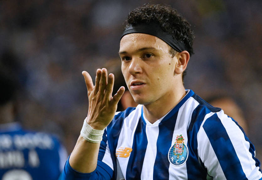 Fair-Play сезону: Футболіст Порту відзначився красивим вчинком, відмовившись забивати після травми суперника Fair-Play сезону: Футболіст Порту відзначився красивим вчинком, відмовившись забивати після травми суперника