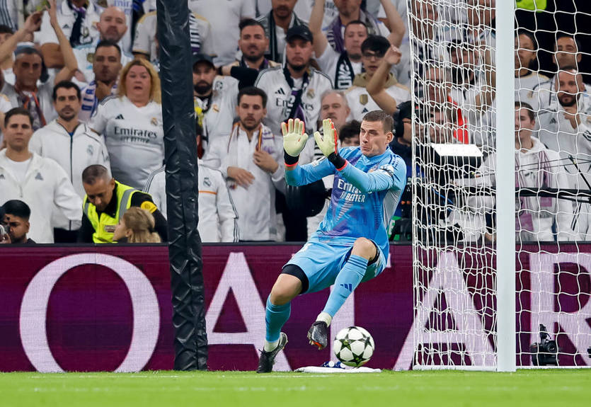 "Невозможно объяснить": Лунин отреагировал на два подряд поражения Реала "Невозможно объяснить": Лунин отреагировал на два подряд поражения Реала