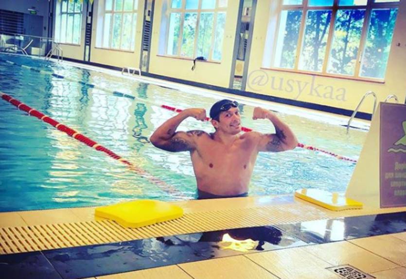 Тренировка на песке и криосауна: Усик показал, как проходит его день