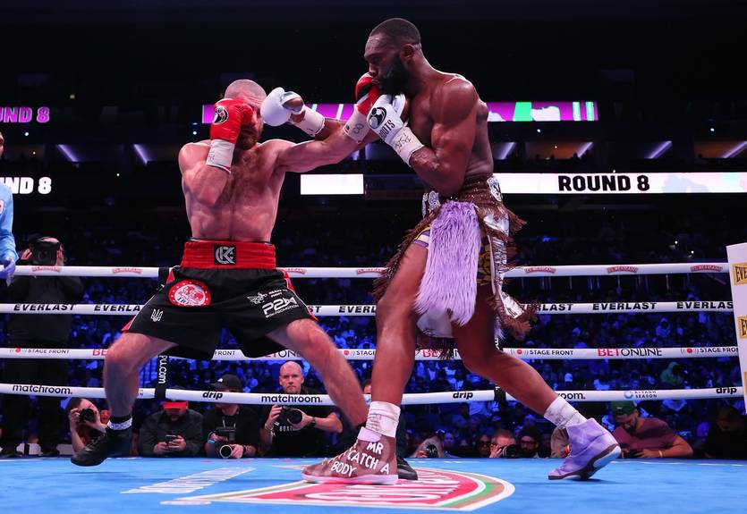 Эннис второй раз побил Чухаджяна, защитив титул