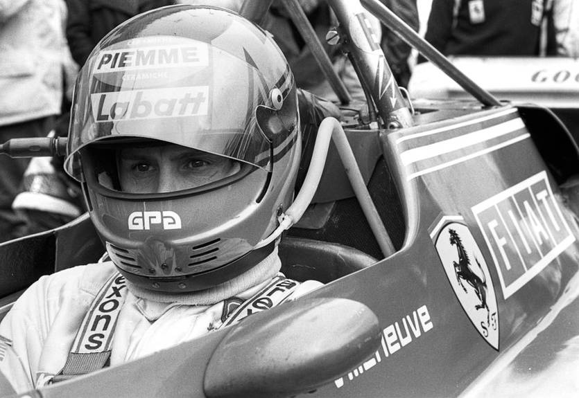 Невідомі спиляли бронзову статую легендарного пілота Формули-1