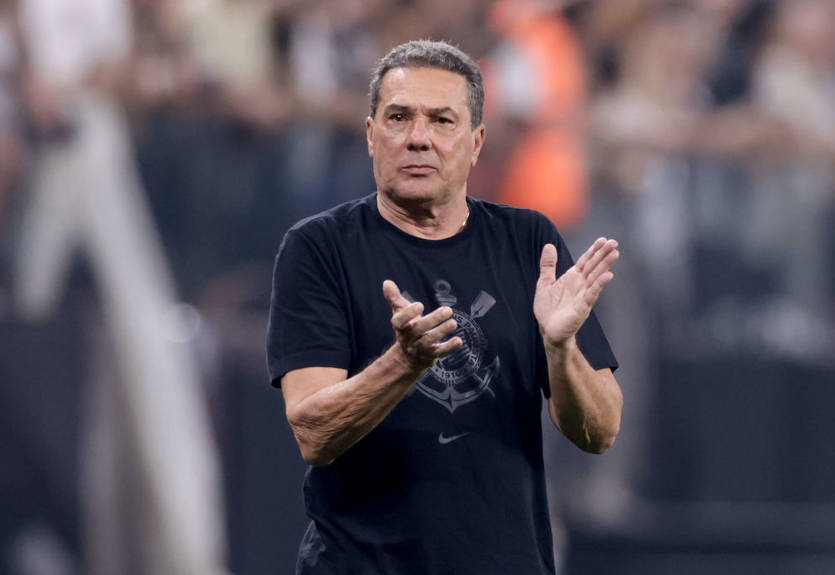 "Він реагує на фоли, ніби це цькування за його колір шкіри": Екс-тренер Реала розкритикував Вінісіуса