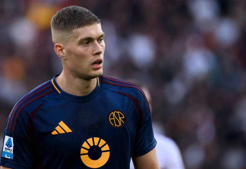 Спортдир Жирони: Ми спробували замінити Довбика двома гравцями, але це складно