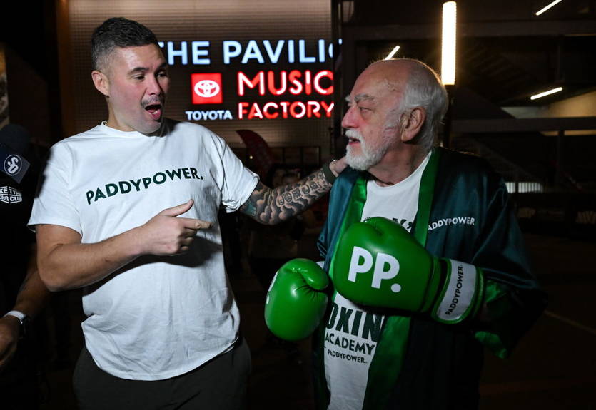 Колишній суперник Усика потролив Пола, привівши літнього чоловіка на пресконференцію з Тайсоном