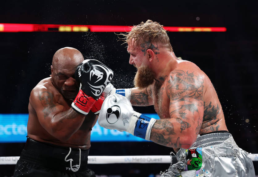 Вдвое меньше для легенды: названы гонорары Тайсона и Пола за бой