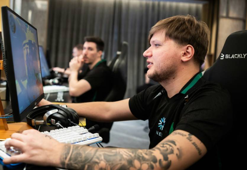 Офіційно: S1mple та ще три гравці покинули "найбагатшу команду світу" Офіційно: S1mple та ще три гравці покинули "найбагатшу команду світу"