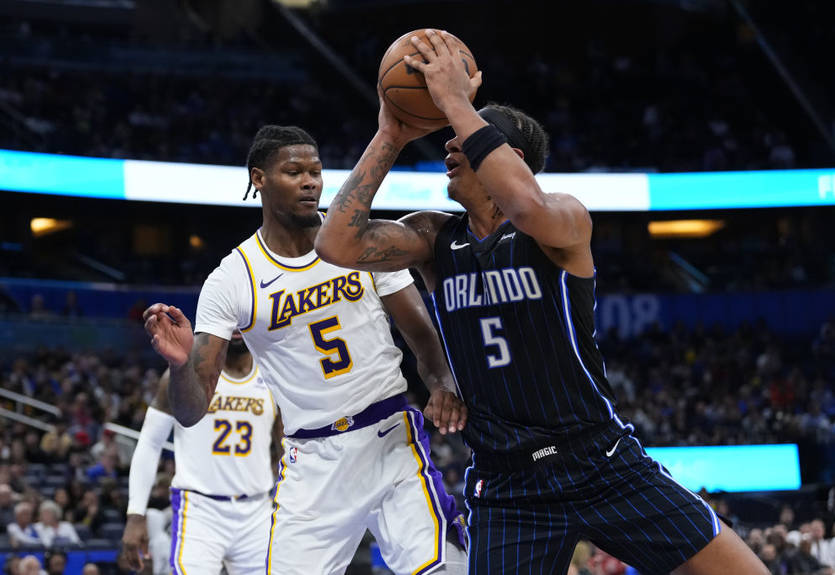 НБА: Орландо вырвал победу над Лейкерс, Сан-Антонио разобрался с Ютой