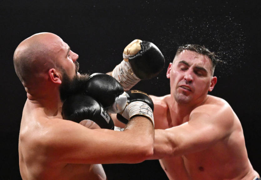 Захожий сенсаційно зазнав першої поразки в кар'єрі та втратив титул EBU