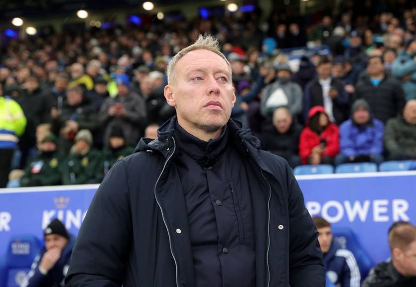 Аутсайдер АПЛ уволил главного тренера