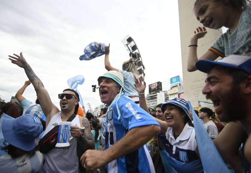 Аргентинские фанаты принесли на финал Копа Судамерикана часть тела своего умершего дедушки Аргентинские фанаты принесли на финал Копа Судамерикана часть тела своего умершего дедушки