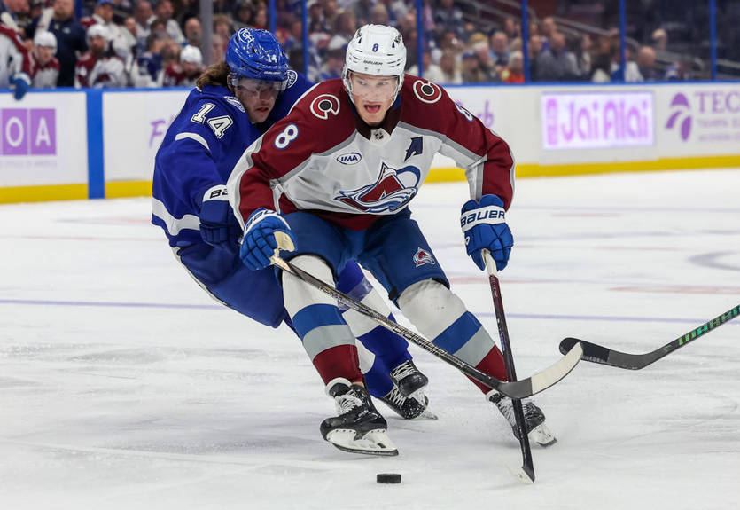 НХЛ: Тампа разгромила Колорадо, Вегас вырвал победу у Филадельфии НХЛ: Тампа разгромила Колорадо, Вегас вырвал победу у Филадельфии