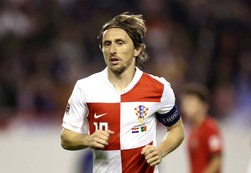 Лука Модрич передав Золотий м'яч молодому футболісту